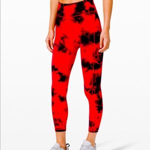 Lululemon invigorates tight 8 NWT